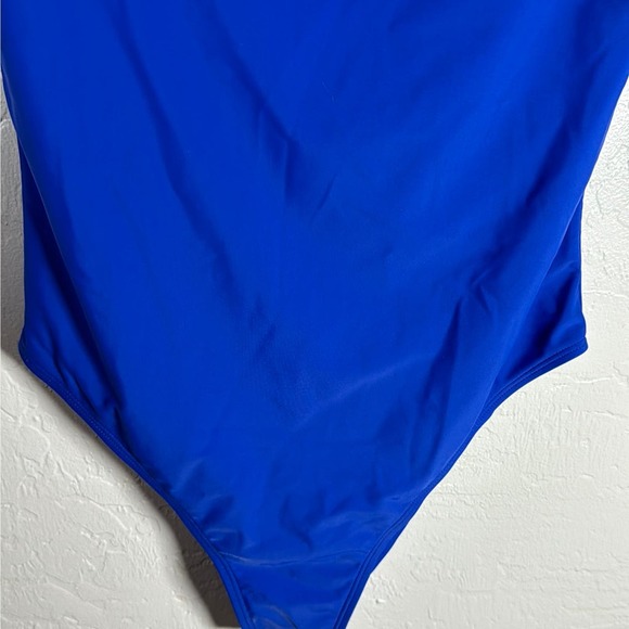 Royal blue RELLECIGA Women's Bandeau One Piece Swimsuits, size medium - Picture 3 of 5